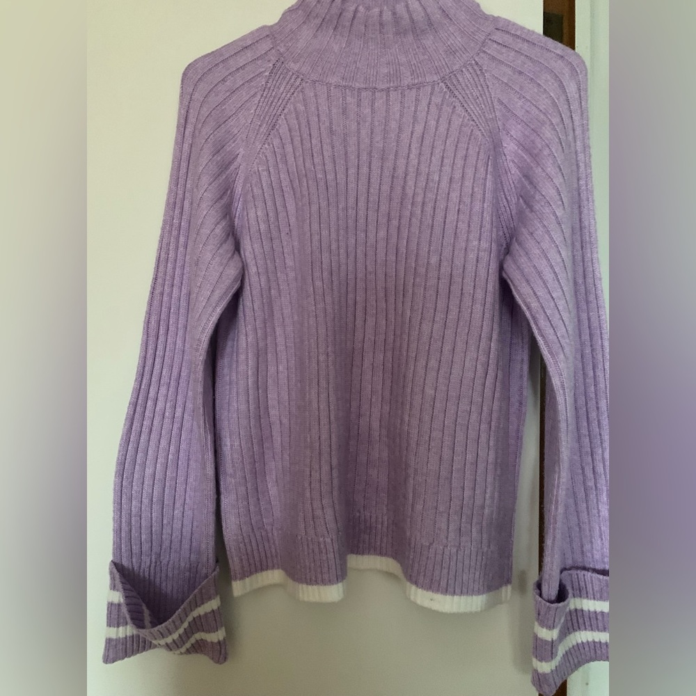 Soft and Cozy Crown & Ivy Women’s Lavender Sweater
